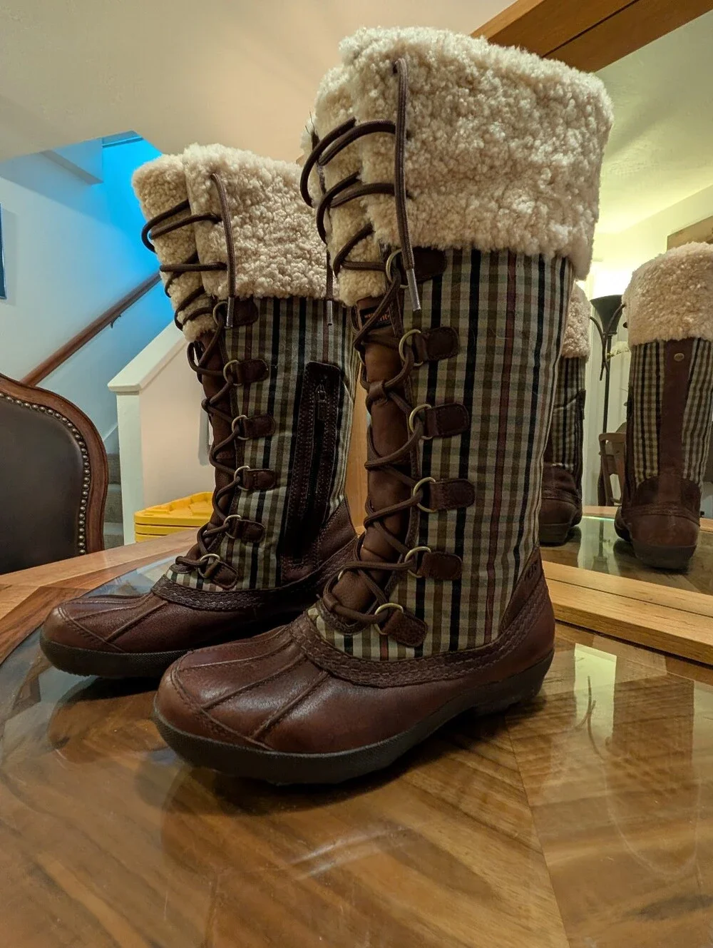 UGG Australia Women's Size 9.5 Edmonton Lace Up Brown Leather Plaid Boot